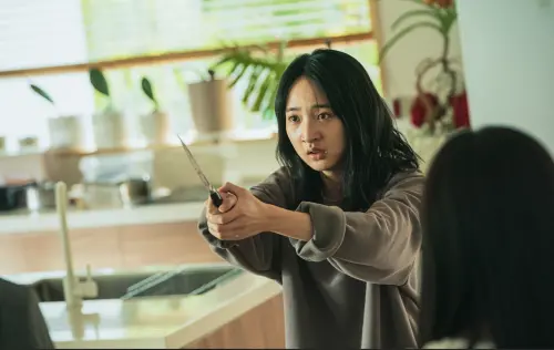 ▲李沐在《器子》中也有揮舞兇器的片段,讓粉絲很想知道究竟是什麼樣的情節。(圖/華映娛樂提供) ▲李沐在《器子》中也有揮舞兇器的片段,讓粉絲很想知道究竟是什麼樣的情節。(圖/華映娛樂提供)