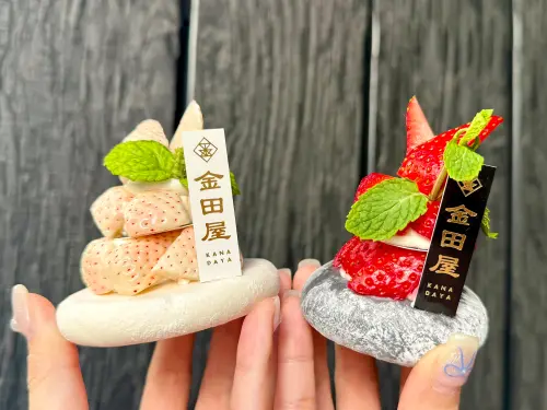 ▲草莓季不可錯過，「金田屋」在台開賣特選草莓大福、期間限定白草莓大福。（圖／記者蕭涵云攝）