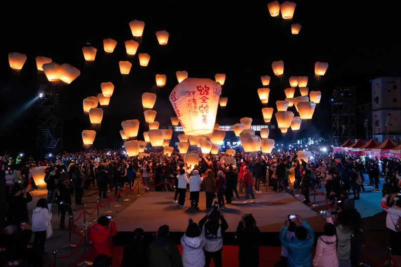 2026新北平溪天燈節懶人包》2/27開幕時間表、施放券、交通與管制