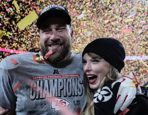 ▲泰勒絲（左）與男友崔維斯凱爾西（右）都和昔日閨密布蕾克萊佛莉與其夫婿萊恩雷諾斯切割，開始保持距離。（圖／美聯社／達志影像）