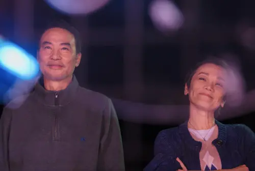 ▲任達華（左）在《燈火闌珊》中演張艾嘉的丈夫，彼此有很深情的對手戲。（圖／LiTV提供）