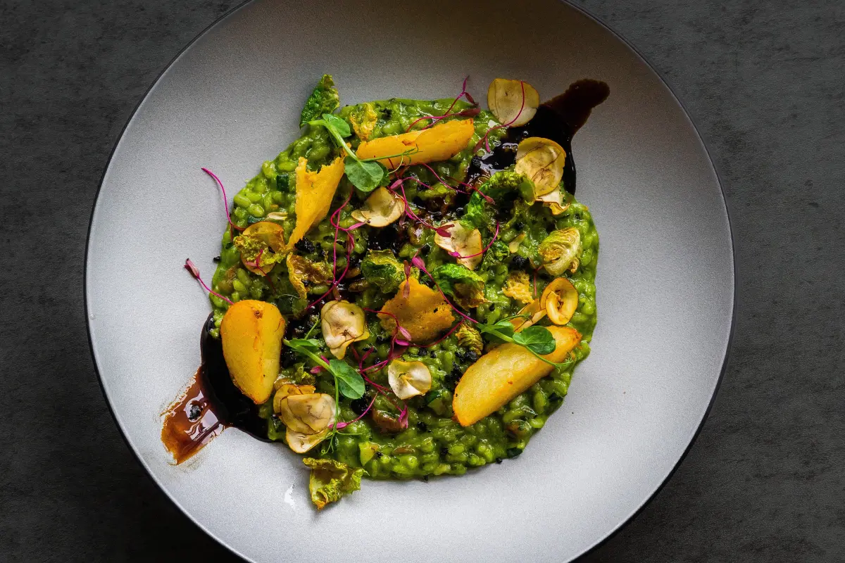 ▲有「最狂員餐」之稱的普橘島，分享「絲滑甘藍燉飯」食譜做法。（圖／普橘島提供）