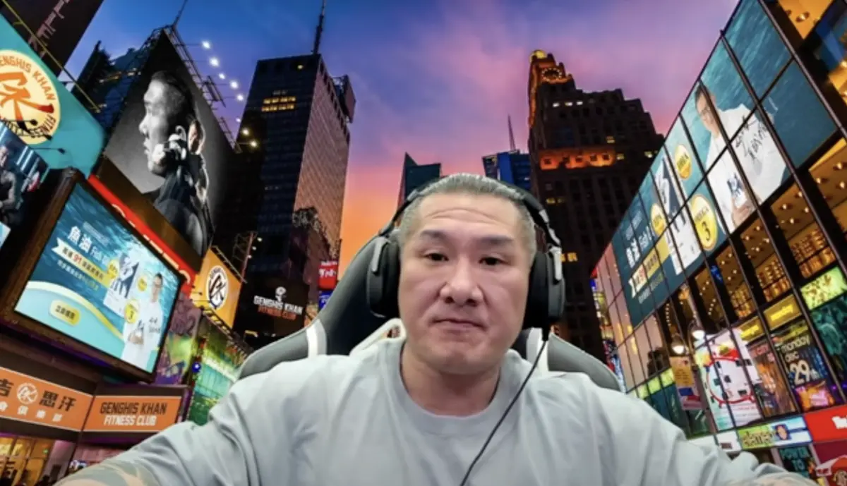 ▲網紅館長陳之漢昨（12）晚開直播痛罵，民進黨連分屍案無法開挖化糞池都推給藍白。（圖／取自館長惡名昭彰YouTube頻道）