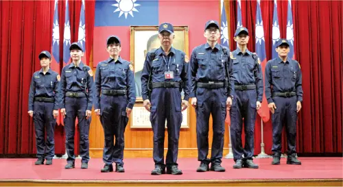 ▲近期就有男網友發現,公職中的「法警」突然被許多補習班譽為公職優缺。(示意圖/翻攝司法院) ▲近期就有男網友發現,公職中的「法警」突然被許多補習班譽為公職優缺。(示意圖/翻攝司法院)