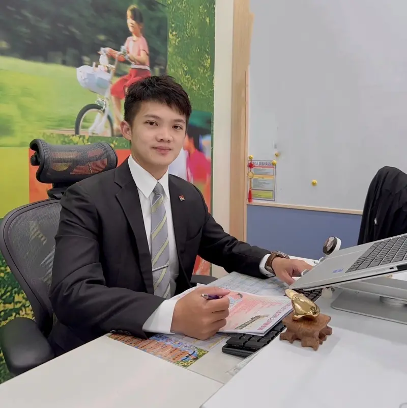 ▲信義房屋中和景新店店長陳威瑜從麥當勞餐廳襄理轉職當房仲，將速食店管理概念挪用到店務管理，屢創經營佳績。（圖／信義房屋提供）