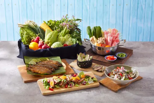 ▲50樓Cafe在冷食區也供應佃煮宜蘭香魚、櫻桃鴨沙拉、黑藜麥沙拉等，還有現煮餐檯區則推出小農蔬菜火鍋。（圖／50樓Cafe提供）