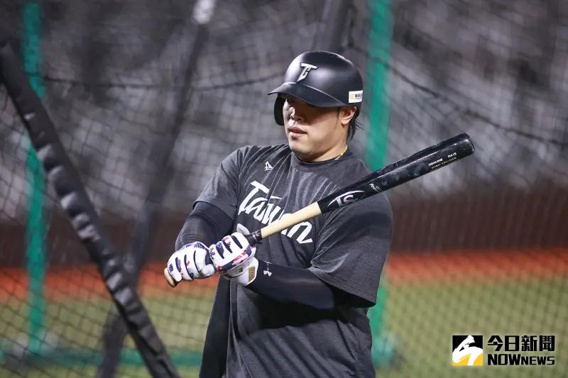 ▲為備戰2026年第6屆WBC世界棒球經典賽資格賽（World Baseball Classic Qualifiers），中華隊今（12）日在臺北大巨蛋與韓國職棒樂天巨人進行交流賽，陳子豪扛此役第4棒，他謙虛表示，「熱身賽大家在調整階段，棒次應該都嘗試看看。」陳子豪也談到球隊氣氛，並且特別點名徐翔聖，「翔聖很愛打招呼，很有禮貌，太官方了，希望他多多開玩笑，拉近彼此距離。」（圖／記者葉政勳攝 , 2025.02.12）