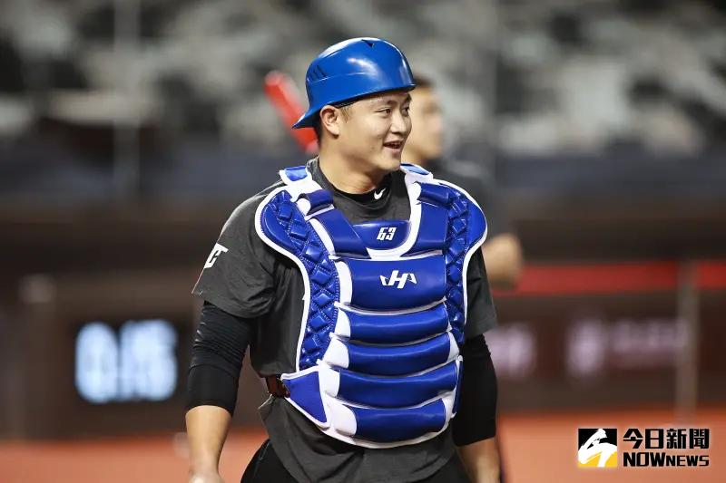 ▲中華隊取得WBC門票，先發捕手蔣少宏這一場引導有功，賽後他也透露自己的配球策略其實很簡單：「其實就是利用投手最有自信的球，想辦法先拿好球，告訴他們不用害害怕失敗，配他們最舒服的球路去攻擊好球帶。」（圖／記者葉政勳攝 , 2025.02.12）