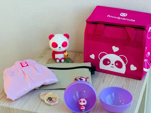 ▲foodpanda 前進寧夏夜市擺攤，完成指定任務可以獲得品牌周邊。（圖／官方提供）