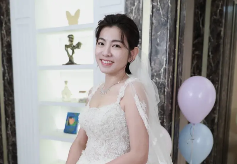 ▲米可白（如圖）在《好運來》中和王燦結婚，披上婚紗好身材藏不住，她也分享每次穿婚紗拍戲，最難的就是要憋尿。（圖／民視提供）