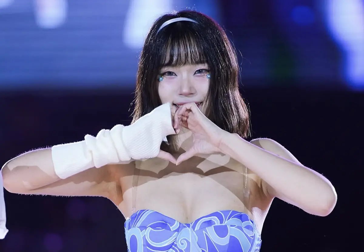 ▲Ruka身穿低胸馬甲，跳舞時險些走光。影片曝光後不少粉絲都說：「實在是太辣了！」（圖／翻攝自Ruka IG）