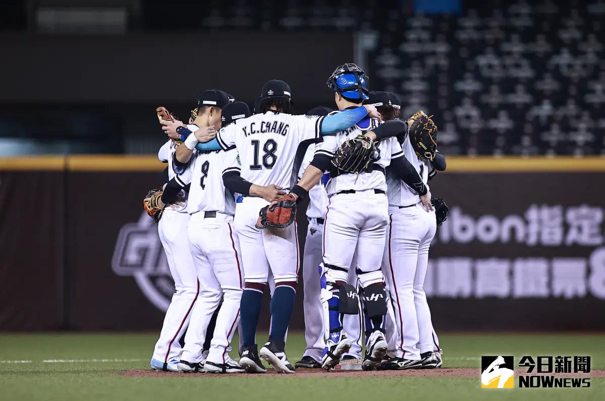 ▲結束兩場與韓國職棒樂天巨人的「台韓交流賽」，由於主辦單位美國職業棒球大聯盟（Major League Baseball）接管臺北大巨蛋，中華隊離開集訓大本營，今（14）日移師天母球場持續備戰，今日也同時是旅外投手最終報到日。（圖／記者葉政勳攝 , 2025.02.12）