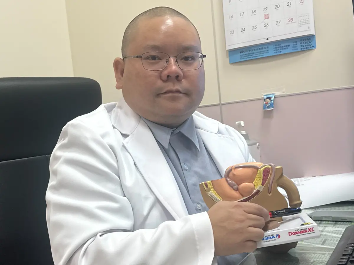 ▲李綜合醫院泌尿科醫師黃品叡說，一名糖尿病患者傷口感染未注意，生殖器腫5倍大(圖／醫院提供2025.2.13)