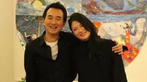 ▲于小惠（右）自爆和《流星花園》導演蔡岳勳（左）離婚4年，也透露自己曾在2023年開刀切除2.9公分的腦瘤，被警告可能失明，之後遺產將會留給女兒蔡牧霏。（圖／于小惠臉書）