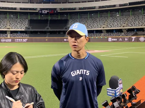 樂天巨人隊長朴承昱在11日接受台、韓媒體共同聯訪,朴承昱面向韓媒進行回答。(圖/記者陳柏翰攝,2025.02.11) ▲樂天巨人隊長朴承昱在11日接受台、韓媒體共同聯訪,朴承昱面向韓媒進行回答。(圖/記者陳柏翰攝,2025.02.11)