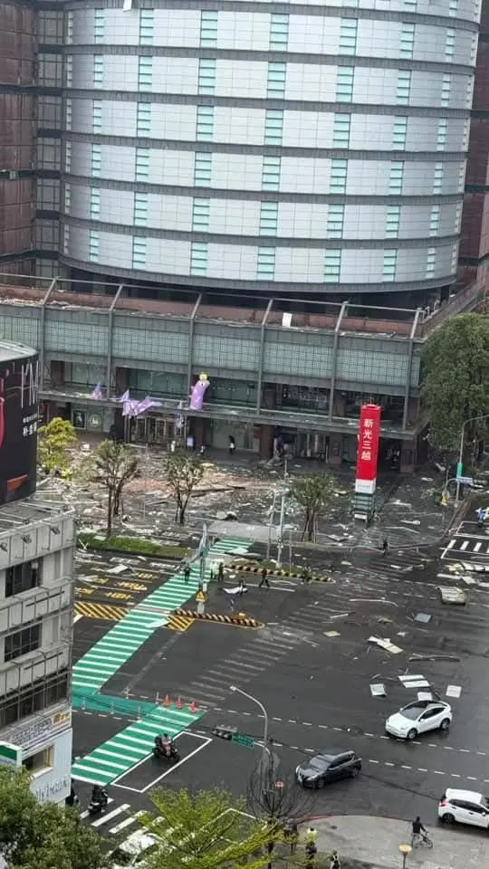 ▲台中新光三越傳出氣爆，至少8人傷亡。（圖／翻攝自TCPB 局長室臉書 ）