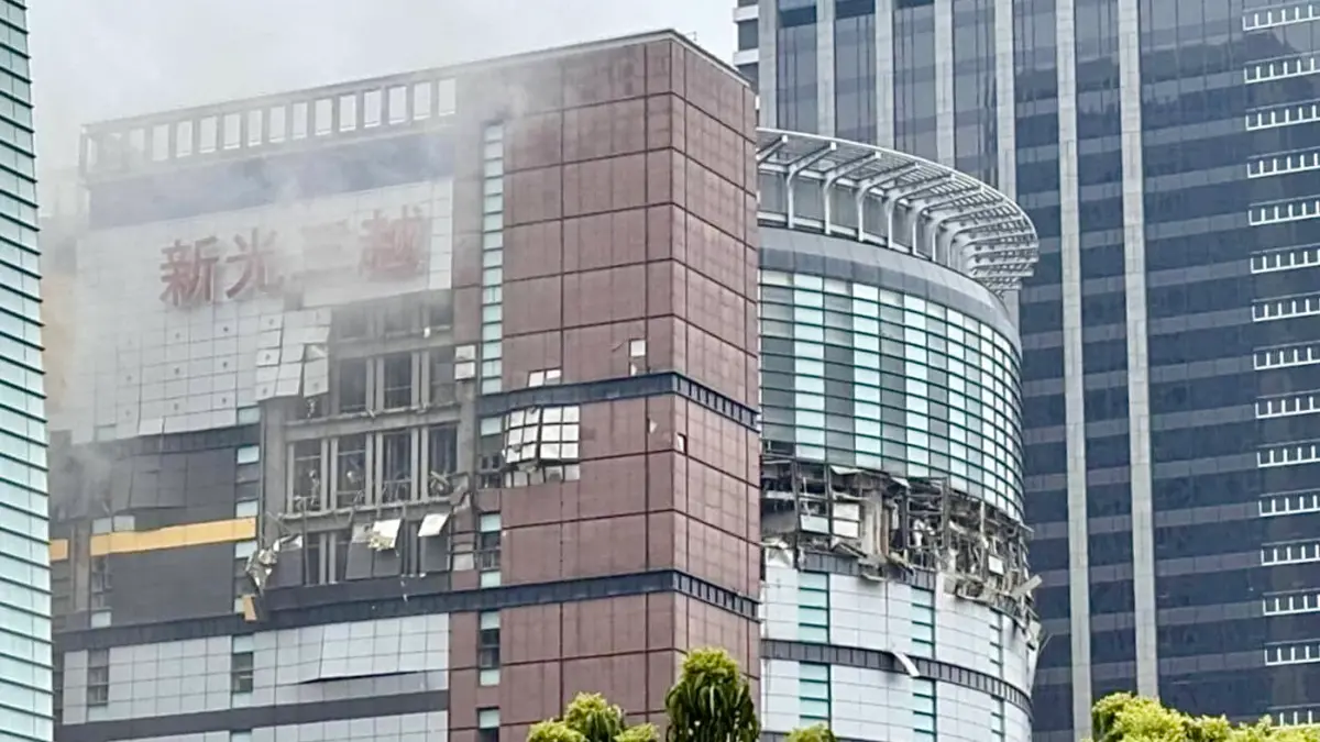 ▲新光三越台中中港店今（13）日發生氣爆，目前已經造成4人死亡，而網友也挖出命理師周映君過去預言「2025中部火災」的片段直呼：「毛骨悚然。」（圖／翻攝自TCPB 局長室臉書 ）