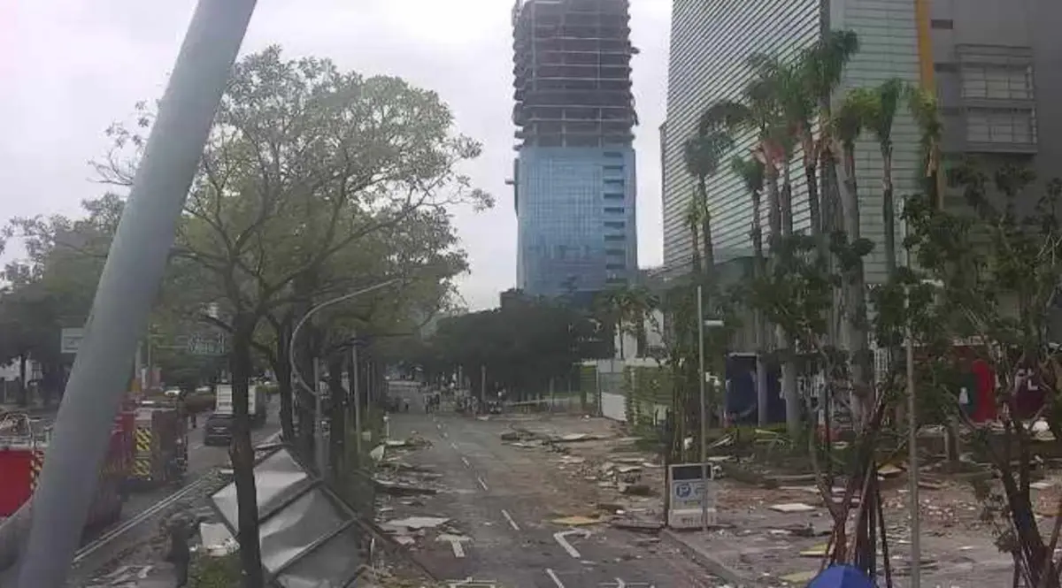 ▲台中新光三越突傳氣爆意外造成重大傷亡，衛福部已介入啟動大量傷患機制。（圖／翻攝畫面）