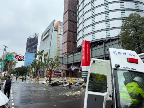 ▲台中新光三越發生嚴重氣爆意外，台中地檢署隨即成立專案小組，前往現場調查、保存證據以釐清案情。（圖／台中市警局提供）