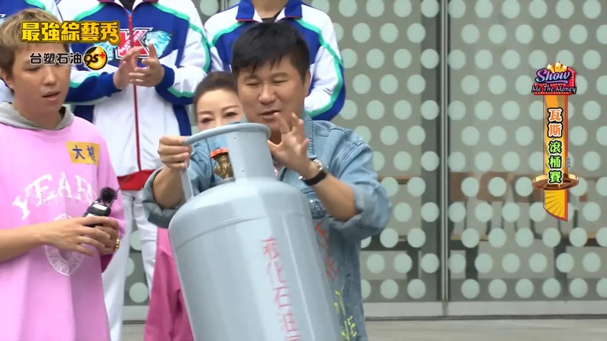 ▲台中新光三越發生瓦斯氣爆，讓民眾心惶惶！昔日曾是瓦斯工的胡瓜，過去一段「瓦斯安全知識」宣導再起底。（圖／民視綜藝娛樂YouTube）