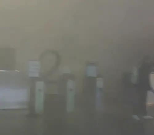 影／看電影遇氣爆！到處是粉塵　逃生民眾機警喊「不要走電梯」
