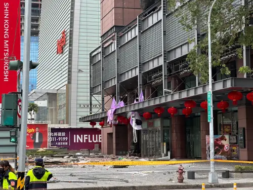 ▲新光三越台中店今（13）日下午發生氣爆意外，目前累計4人死亡，新光三越提供罹難者家屬各100萬元致意。（圖／民眾提供）