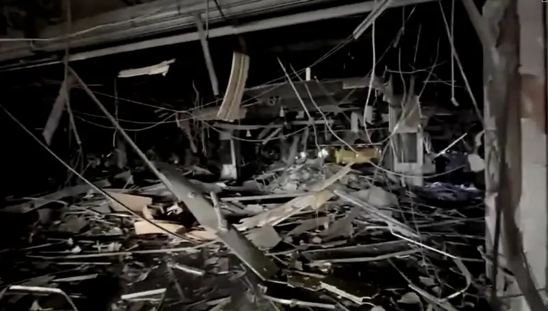 ▲新光三越台中中港店氣爆現場，原本的美食櫃位被炸得面目全非。（圖／台中市政府提供，2025.02.13）