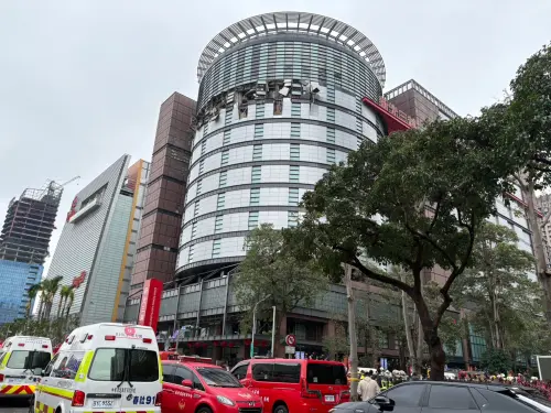 ▲台中新光三越氣爆釀死傷，公 下午聲明，負起應負責任，針罹難者提供100萬元致哀。（圖／記者金武鳳攝，2025.2.13)   