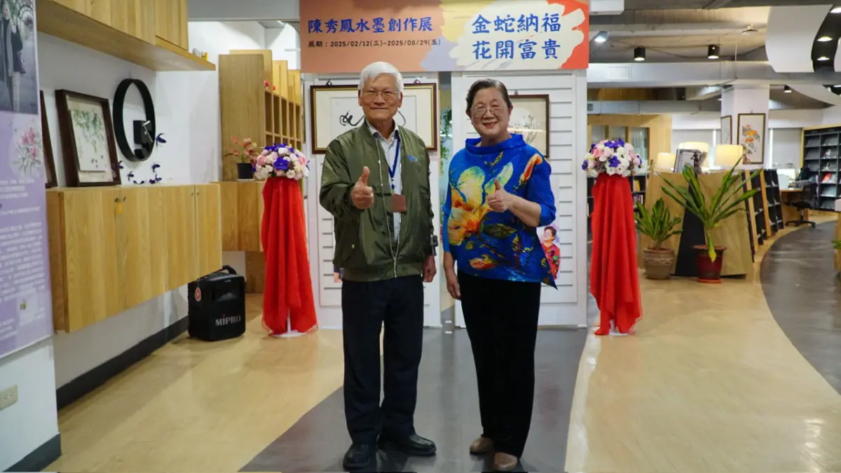 ▲金屬中心結合在地水墨畫家陳秀鳳舉辦「金蛇納福‧花開富貴」創作畫展。（圖／金屬中心提供）