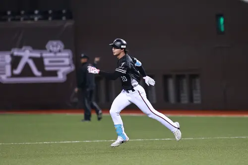 ▲林佳緯在第八局敲出滿貫砲。（圖／記者葉政勳攝 , 2025.02.13）