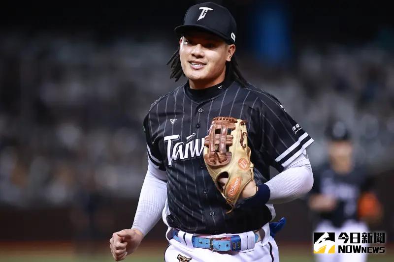 ▲中華隊這次挑選球員名單，「中線」是很重要的考量，張育成（圖中者）、李宗賢、林子偉、曾子祐、鄭宗哲都可以守游擊。（圖／記者葉政勳攝 , 2025.02.13）