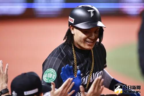 ▲台韓交流賽第二戰,中華隊游擊手張育成靠著隊友護送回來得分。(圖/記者葉政勳攝 , 2025.02.13) ▲台韓交流賽第二戰,中華隊游擊手張育成靠著隊友護送回來得分。(圖/記者葉政勳攝 , 2025.02.13)