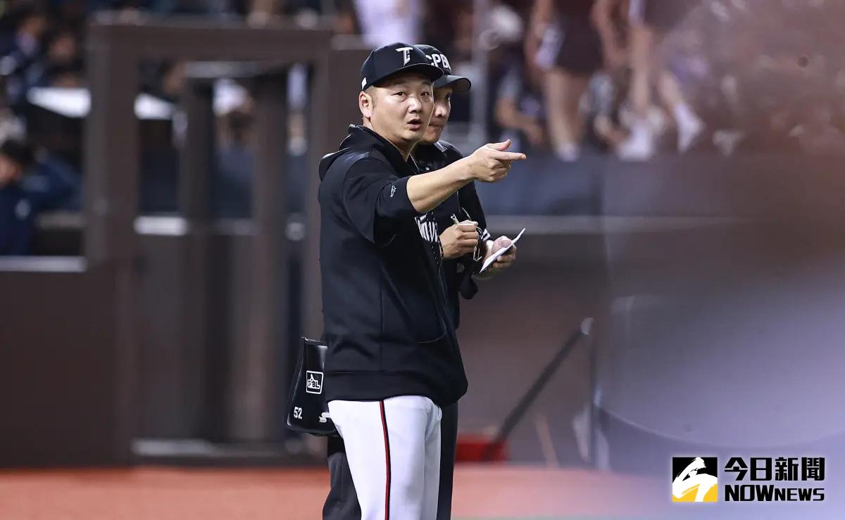 ▲備戰2026年第6屆WBC世界棒球經典賽資格賽（World Baseball Classic Qualifiers），中華隊今日移師天母棒球場集訓，旅外投手僅沙子宸、林維恩報到，開賽倒數7天，全隊仍未完全到齊，中華隊總教練曾豪駒也說明另外3位旅外投手狀況。（圖／記者葉政勳攝 , 2025.02.13）