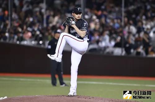 ▲台韓交流賽第二戰,中華隊先發投手李東洺。(圖/記者葉政勳攝 , 2025.02.13) ▲中華隊投手李東洺。(圖/記者葉政勳攝 , 資料照)