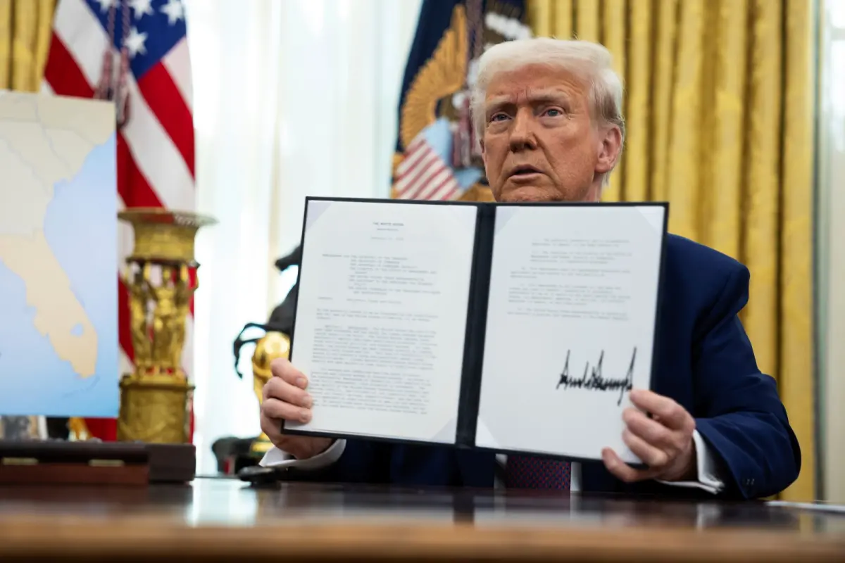 ▲美國總統川普13日又簽署了新的行政命令和備忘錄，包含徵收對等關稅的決定，但並非即刻實施。（圖／美聯社／達志影像）