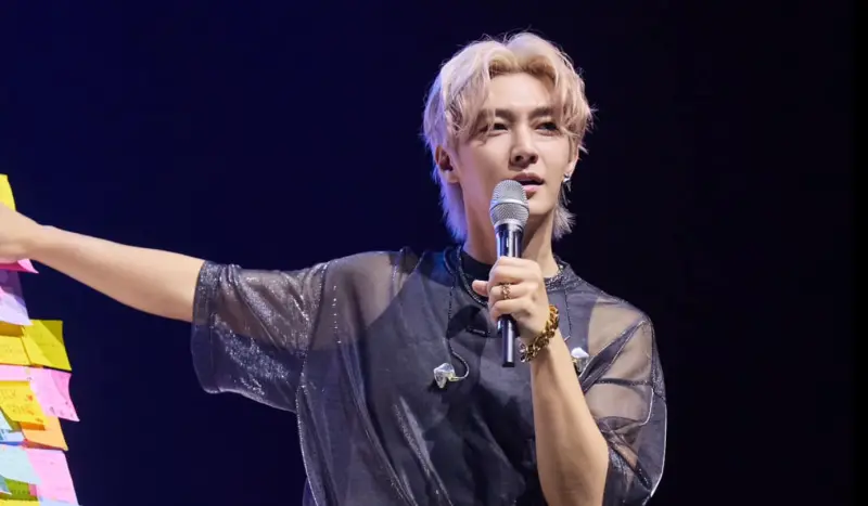 ▲炎亞綸去年初當一日店長時，才受到台中新光三越同仁的照顧，昨日他得知氣爆造成的傷亡心痛發文：「願平安」。（圖／炎亞綸臉書）