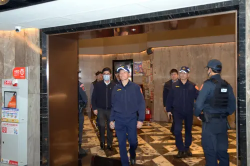 台北市警局執行掃蕩黑幫專案,警察局長李西河也到中山分局視察並親自率隊臨檢。(圖/台北市警局提供) ▲台北市警局執行掃蕩黑幫專案,警察局長李西河也到中山分局視察並親自率隊臨檢。(圖/台北市警局提供)