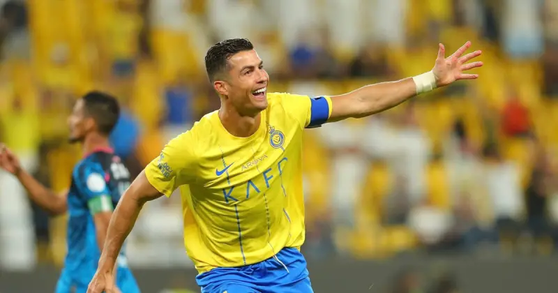 ▲葡萄牙足球超級巨星羅納度（Cristiano Ronaldo）日前向女友喬姬娜（Georgina Rodriguez）求婚成功後，根據西班牙媒體《D Corazon》記者古茲曼（Alberto Guzman）報導，2位可能將於2026年的世界盃結束後舉辦婚禮。（圖／美聯社／達志影像）