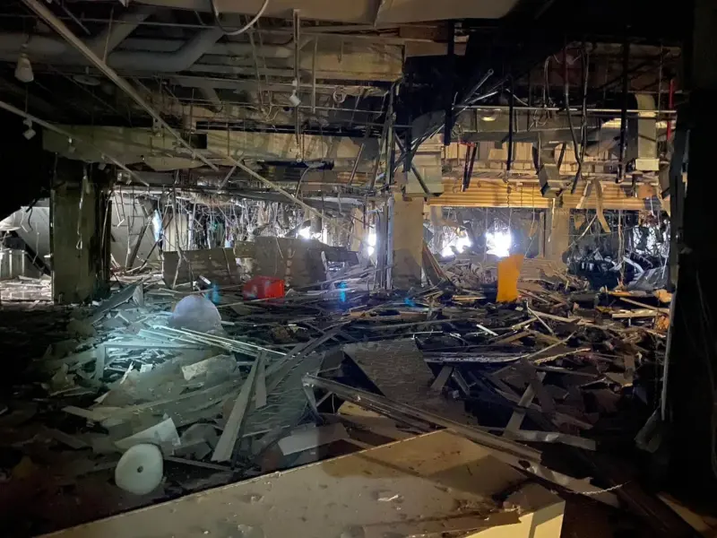 ▲台中新光三越13日上午驚傳氣爆意外,造成4人死亡、31人輕重傷,引發高度關注,不料詐騙集團卻趁此打劫。(圖/讀者提供)