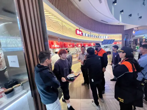 ▲為防止氣爆意外重演，高雄市消防局於昨日晚間突襲檢查10家百貨商場安檢，皆未發現重大缺失。（圖／高雄市消防局提供）