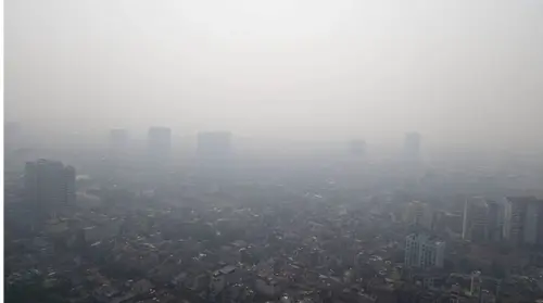 霧霾吞噬越南河內！空污奪命加劇　專家示警健康危機迫在眉睫
