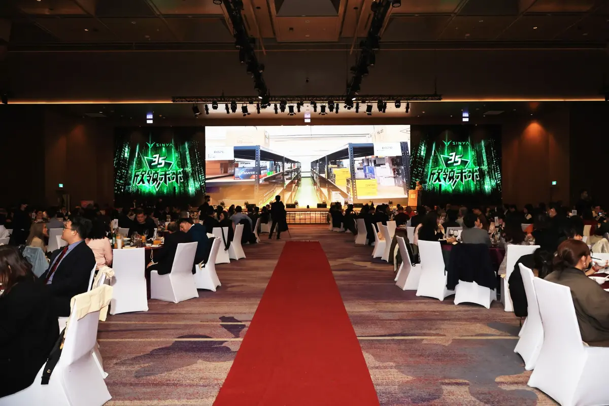 ▲欣亞數位12日晚間於高雄萬豪酒店盛大舉辦集團春酒，主題是「欣領未來」。（圖／欣亞數位提供）