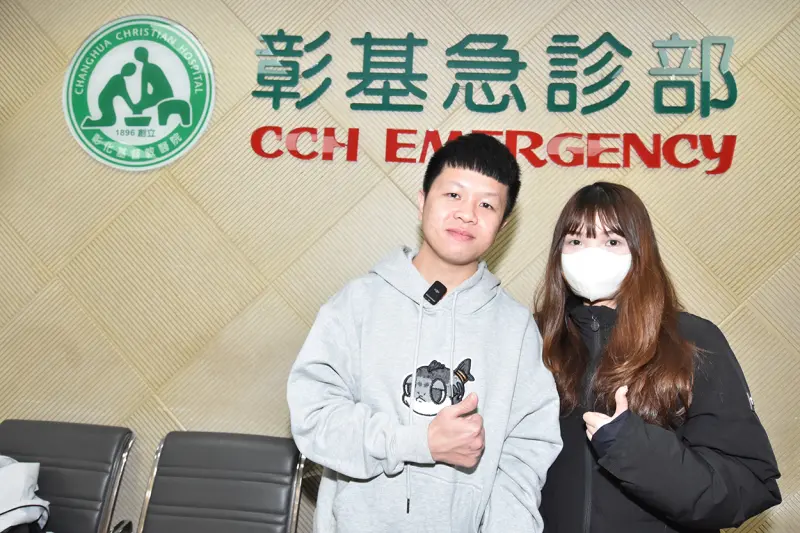 ▲彰基醫學中心急診護理師蘇奕帆（左）、郭芸亘，協助搶救新光三越氣爆傷患，二人義行令人動容。（圖／彰基提供，2025.02.14）