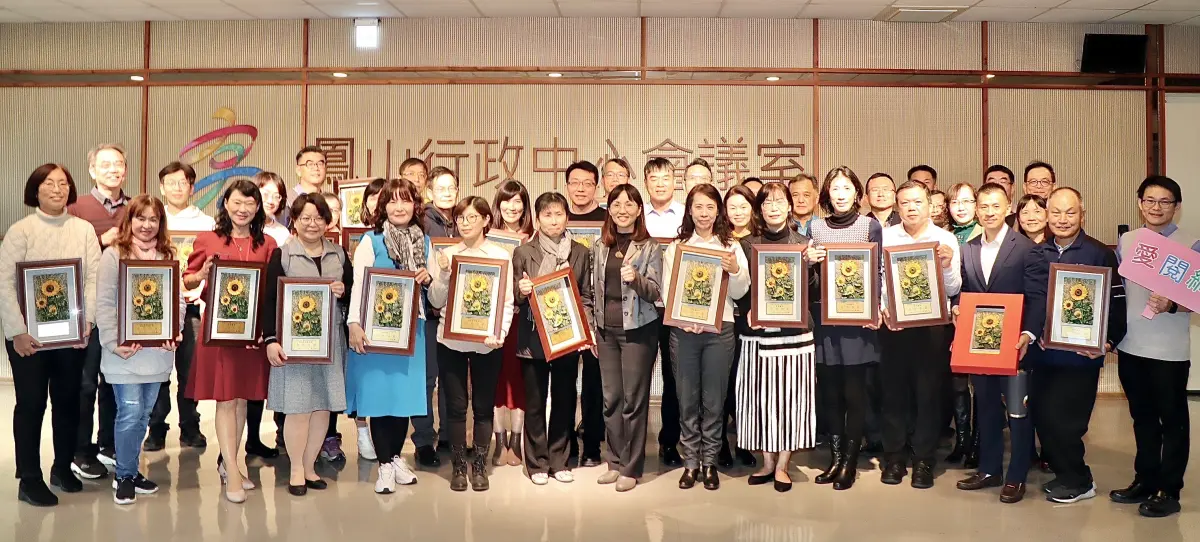 ▲高市37所達標之國中學校獲「閱讀標章」認證。（圖／高市府教育局提供）