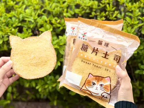 貓咪糖片土司售價39元,表面撒上糖粒,香甜涮嘴,土司口感香酥甜脆,一口接一口。(圖/7-11提供) ▲貓咪糖片土司售價39元,表面撒上糖粒,香甜涮嘴,土司口感香酥甜脆,一口接一口。(圖/7-11提供)