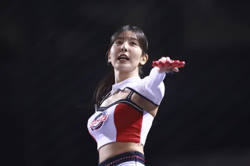 ▲雖然睦那京過去就有來台表演的經驗，但由於近年韓籍啦啦隊轉戰中職成為話題，以及世界12強賽中華隊奪冠帶起的「台式應援」熱，因此她這次隨樂天來台討論度也升溫許多。（圖／記者葉政勳攝）