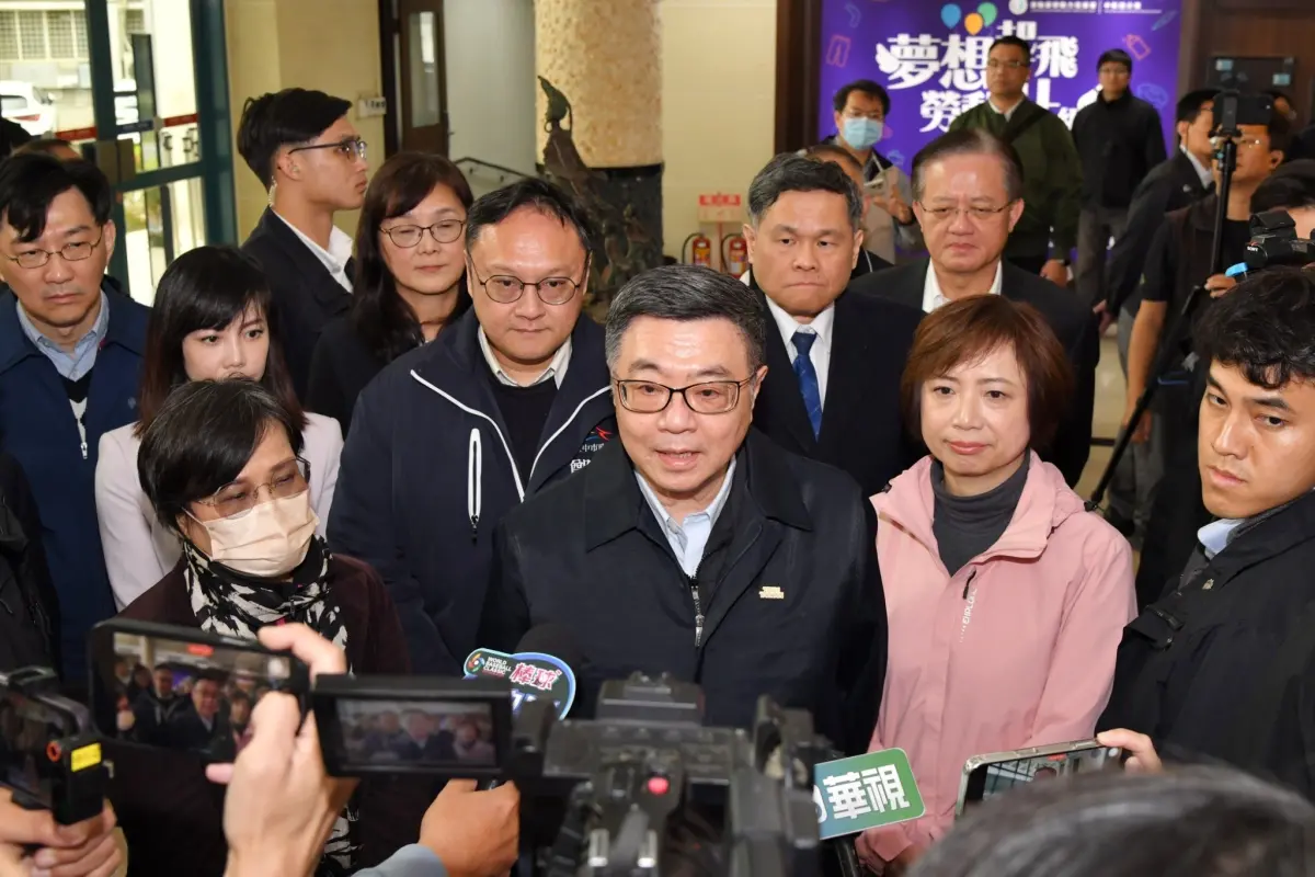 ▲台中新光三越昨（13）日驚傳爆炸案，釀4死34傷，行政院長卓榮泰今日下台中聽取相關報告。（圖／行政院提供）