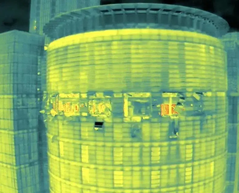 ▲消防局昨利用空拍熱顯像儀，火災調查人員今日重返氣爆現場調查爆炸原因（圖/消防局）