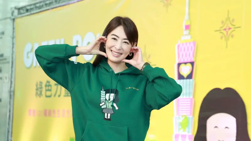 ▲賈永婕今（14）日出席台北101直播活動，分享昨晚親友齊聚在大S家，見到具俊曄暴瘦模樣相當不捨，小S則還在極度悲傷中，一直未露面的范曉萱則是彈琴送別摯友。（記者嚴俊強攝）