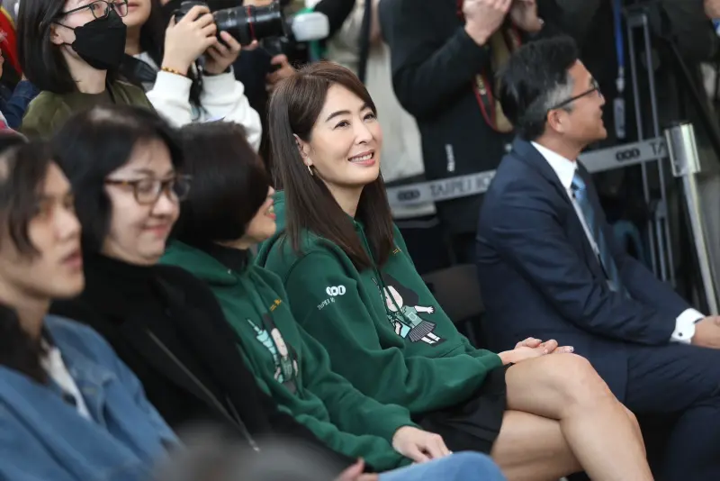 ▲台中新光三越昨（13）日發生嚴重氣爆，101董事長賈永婕表示，同感的惋惜與遺憾。（圖／記者李政龍攝）